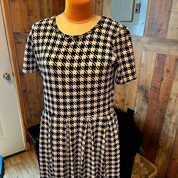 LuLaRoe Dresses & Skirts - LADIES WOMEN PLUS SIZE 2X LULA ROE HOUNDSTOOTH BLACK AND WHITE DRESS